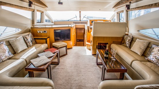 Lagoona Majesty 56ft | AED 1150/ Hour